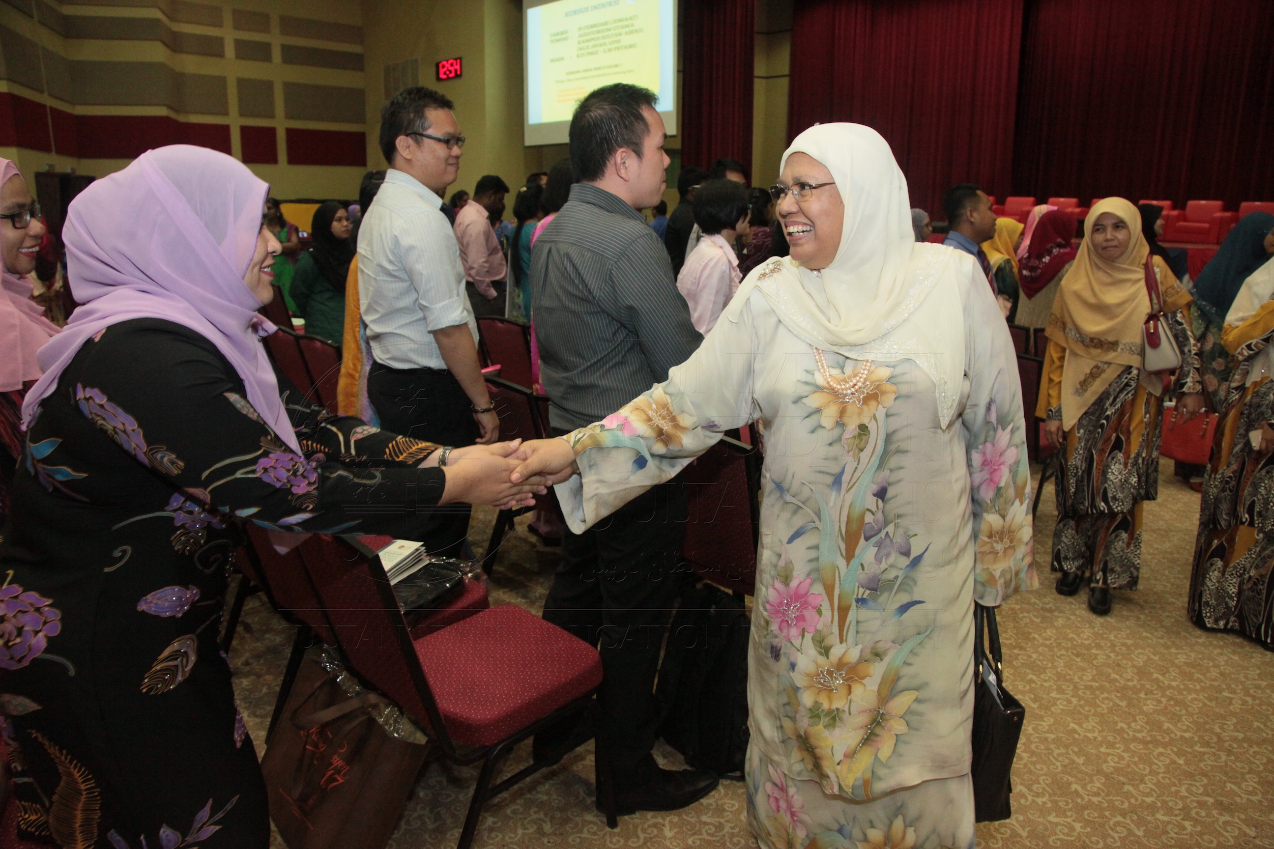 PRO16 16 siswazah IMG 0236